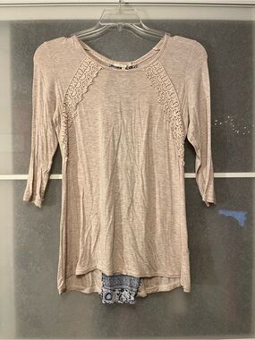 Light Taupe Lace-Trim 3/4 Sleeve Women's Top